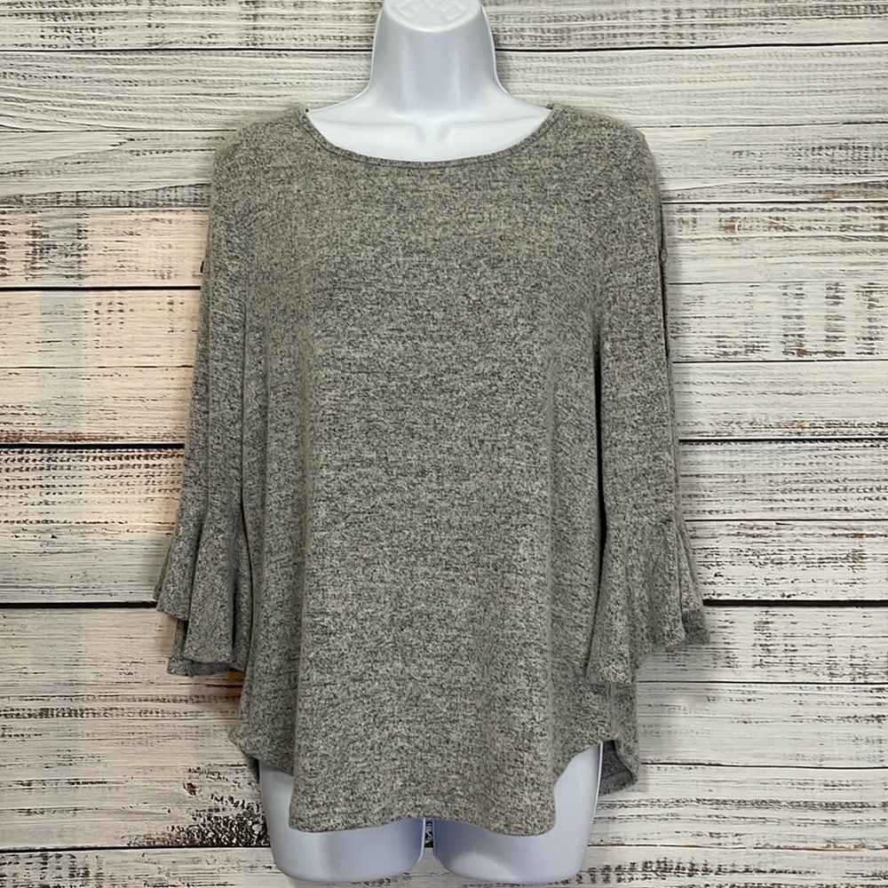 🔥 SALE NWT Green Envelope ruffle sleeve gray sweater | Size Small